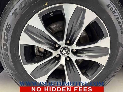 Used 2022 Toyota Highlander XLE image 9