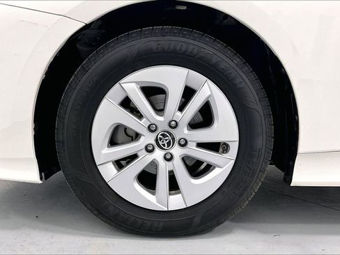 Used 2018 Toyota Prius One FWD image 10