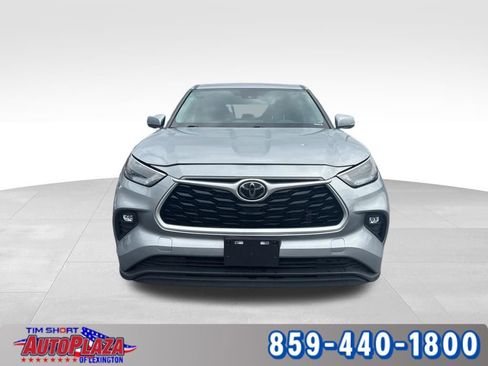 Used 2024 Toyota Highlander LE AWD/4WD image 6