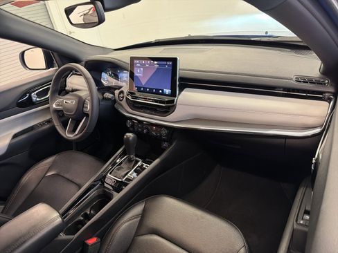 Used 2024 Jeep Compass Limited image 39