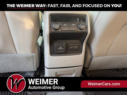 Used 2020 GMC Acadia SLT AWD/4WD image 17