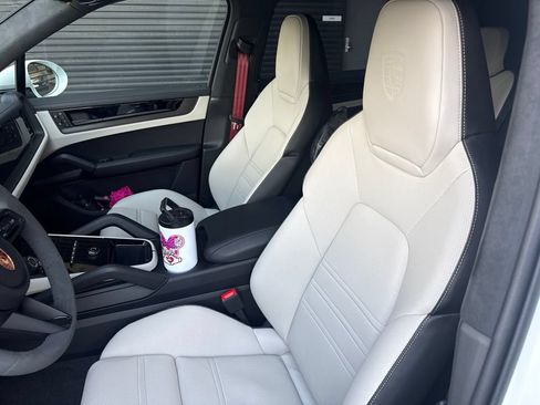Certified 2026 Porsche Cayenne GTS AWD/4WD image 5