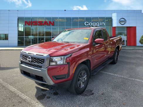 Certified 2025 Nissan Frontier SV image 1