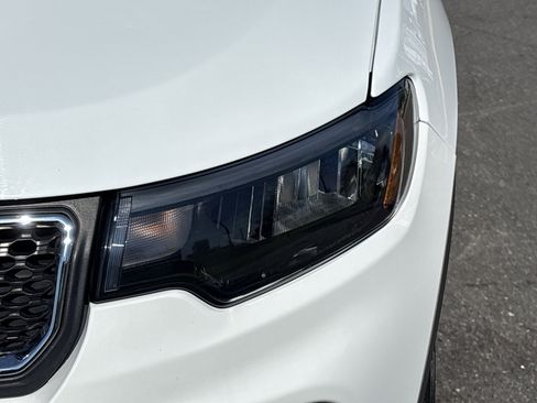 Used 2024 Jeep Compass Latitude image 11