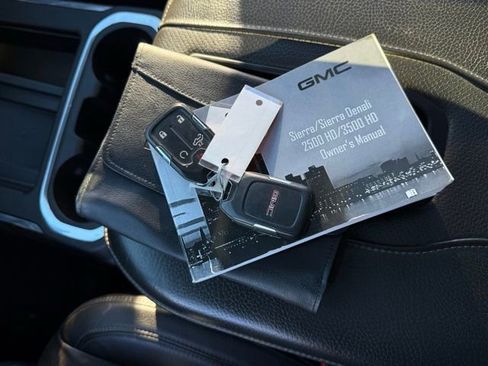 Used 2022 GMC Sierra 2500 Denali image 5
