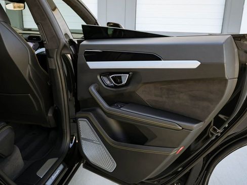 Used 2019 Lamborghini Urus AWD/4WD image 29