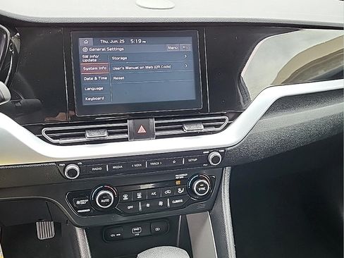 Used 2022 Kia Niro LX FWD image 22