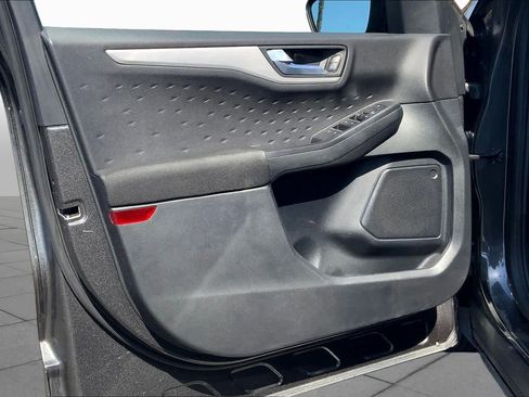 Used 2020 Ford Escape SE FWD image 19