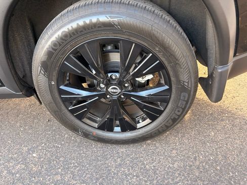 Certified 2023 Nissan Rogue SV w/ SV Premium B Package FWD image 8