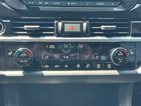 Used 2022 Nissan Pathfinder SV AWD/4WD image 36