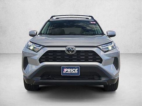 Used 2025 Toyota RAV4 XLE FWD image 2