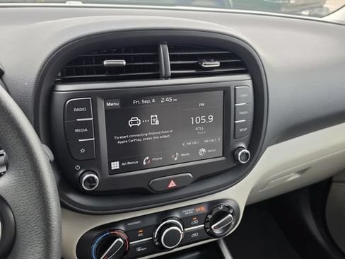 Certified 2025 Kia Soul LX w/ LX Technology Package FWD image 22