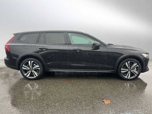 Certified 2025 Volvo V60 B5 Cross Country Plus image 2
