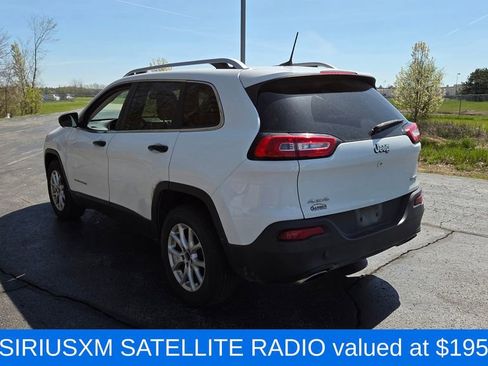 Used 2016 Jeep Cherokee Latitude w/ Cold Weather Group AWD/4WD image 7