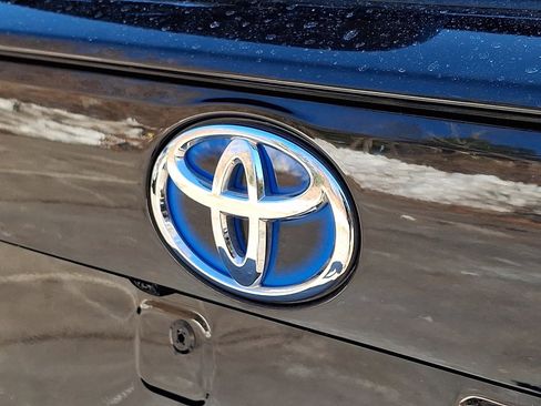 Used 2024 Toyota RAV4 XLE AWD/4WD image 31