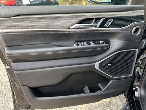 Used 2024 Jeep Wagoneer L Series II w/ Flexible Seating Group image 18