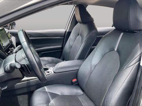 Used 2024 Toyota Camry XSE FWD image 8