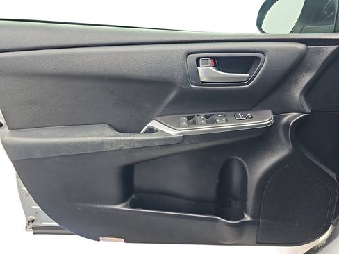 Used 2016 Toyota Camry SE FWD image 25