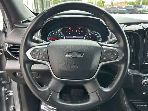 Used 2023 Chevrolet Traverse RS FWD image 15