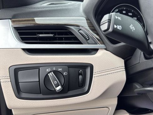 Used 2022 BMW X1 xDrive28i w/ Premium Package image 18