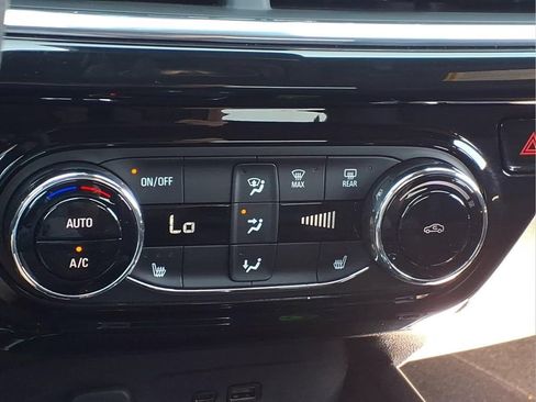 Used 2025 Chevrolet Trax RS FWD image 15