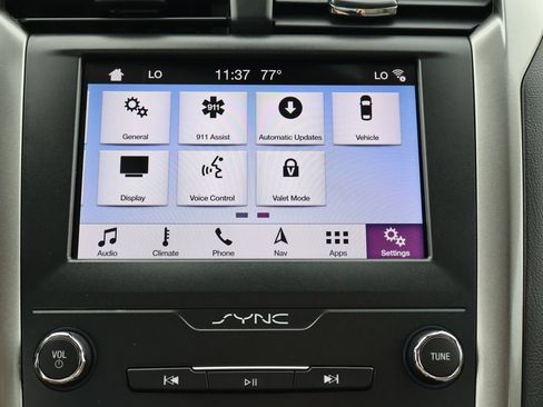 Used 2019 Ford Fusion SE FWD image 10