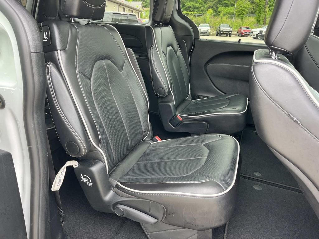 Used 2025 Chrysler Pacifica Limited FWD image 28