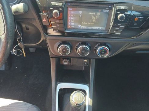 Used 2016 Toyota Corolla L FWD image 17