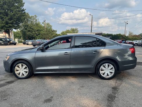 Used 2011 Volkswagen Jetta SE FWD image 6