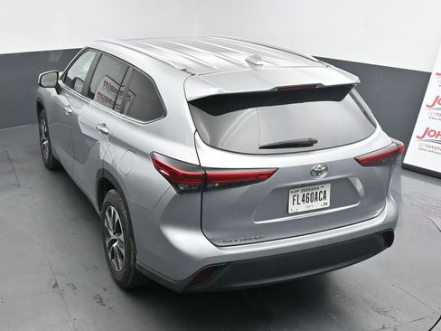 Used 2023 Toyota Highlander XLE image 14