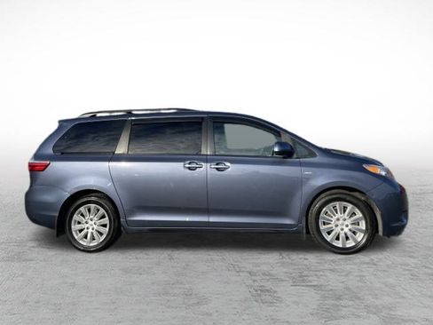 Used 2016 Toyota Sienna XLE image 4