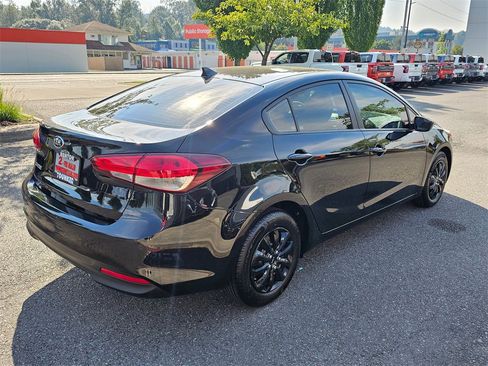 Used 2017 Kia Forte LX image 5