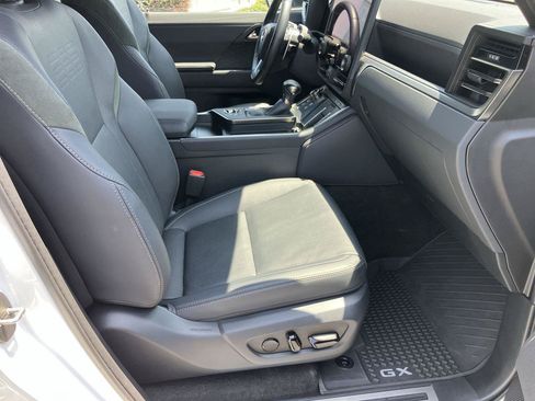Used 2025 Lexus GX 550 AWD/4WD image 38