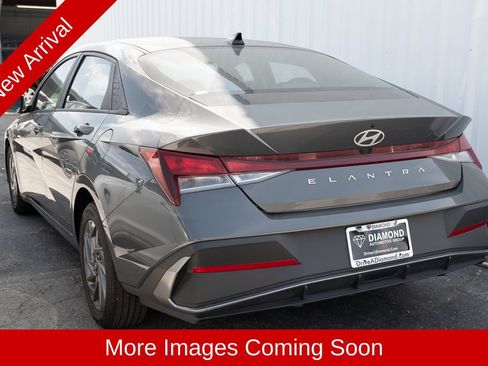 Used 2024 Hyundai Elantra SEL FWD image 5