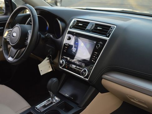 Used 2018 Subaru Outback 2.5i Premium image 37