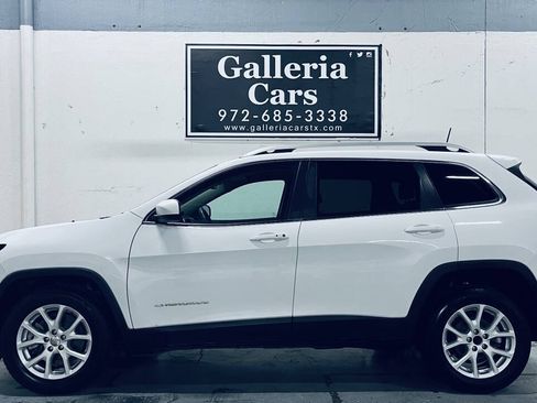 Used 2018 Jeep Cherokee Latitude Plus FWD image 1
