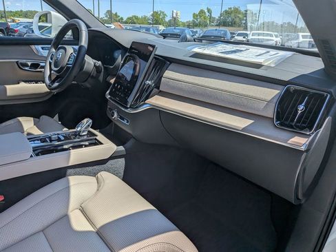 Used 2026 Volvo XC90 B5 Ultra AWD/4WD image 32