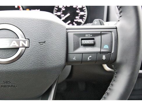 Used 2025 Nissan Rogue SV w/ SV Premium Package FWD image 20