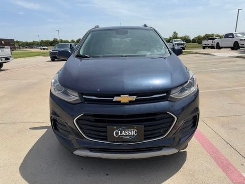 Used 2019 Chevrolet Trax LT w/ LPO, Cargo Package FWD image 8