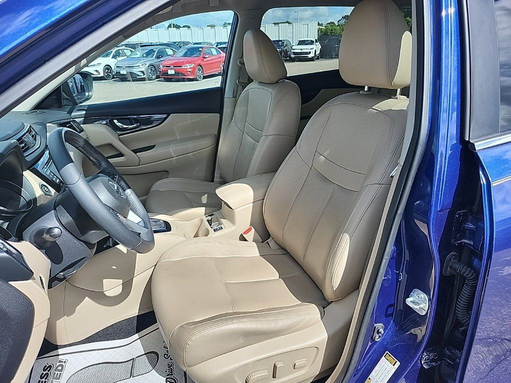 Used 2017 Nissan Rogue SL w/ SL Premium Package AWD/4WD image 7