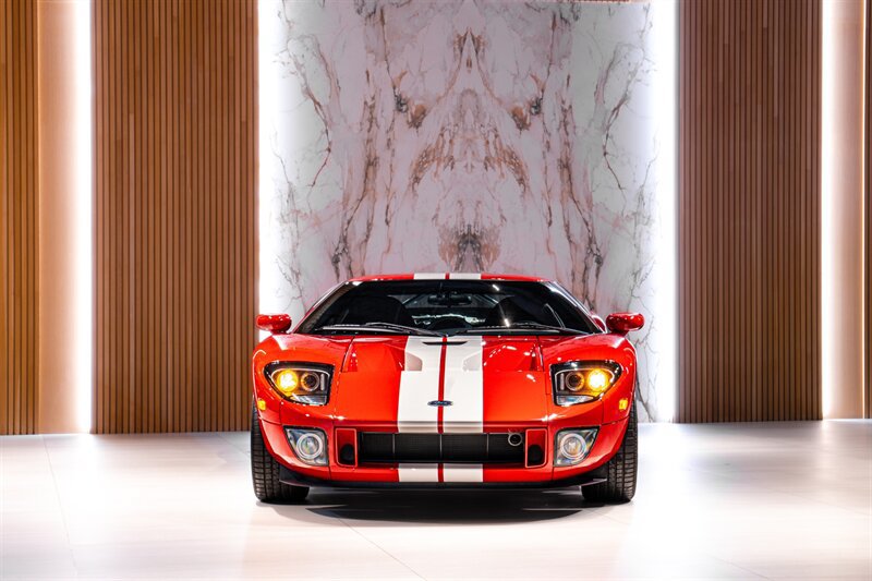 Used 2005 Ford GT RWD image 2