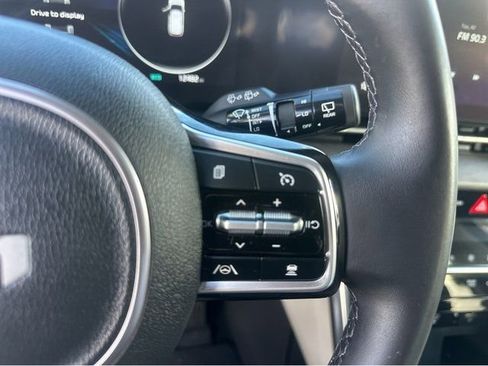 Certified 2024 Kia Carnival SX image 22