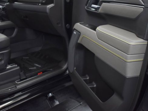 Used 2025 Chevrolet Silverado 1500 ZR2 w/ Technology Package image 17