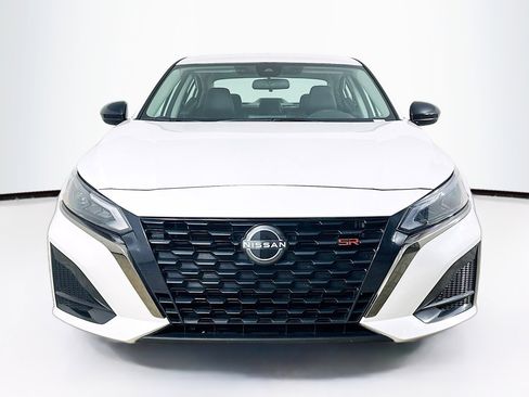 Used 2023 Nissan Altima 2.5 SR FWD image 2