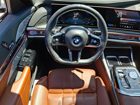Used 2024 BMW i7 xDrive60 AWD/4WD image 11