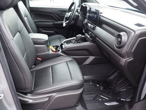 Used 2025 Chevrolet Colorado Trail Boss image 19