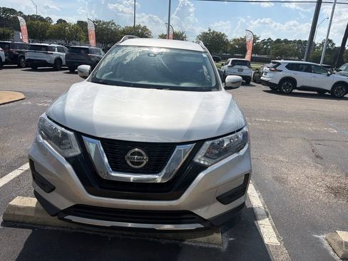 Used 2019 Nissan Rogue S w/ Special Edition Package FWD image 2