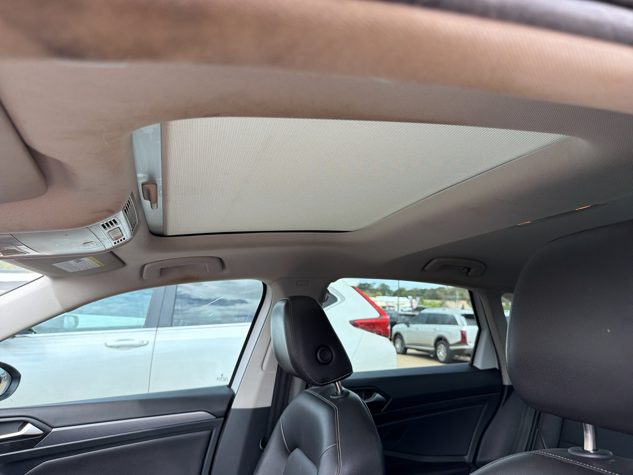 Used 2023 Volkswagen Jetta SE w/ Panoramic Sunroof Package FWD image 6