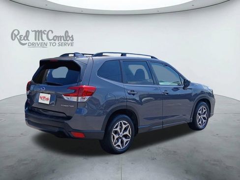 Used 2021 Subaru Forester Premium image 5