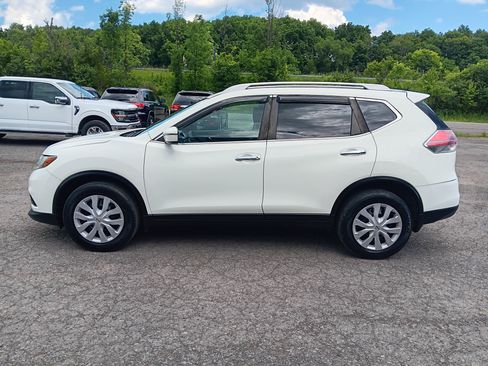 Used 2016 Nissan Rogue S w/ Appearance Package AWD/4WD image 2